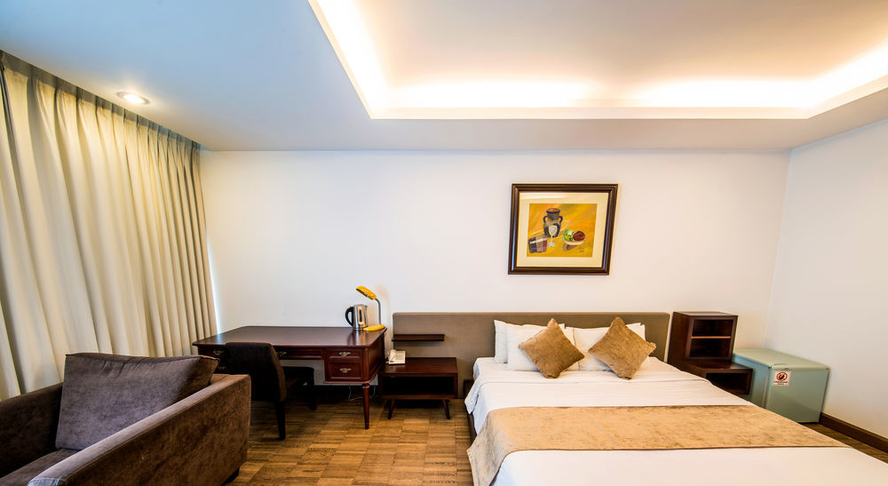 Crown Diamond Hotel - Phu My Hung District 7 Хошимин Экстерьер фото