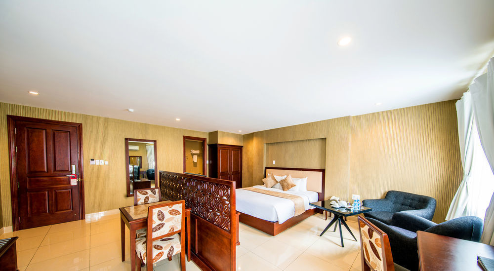 Crown Diamond Hotel - Phu My Hung District 7 Хошимин Экстерьер фото